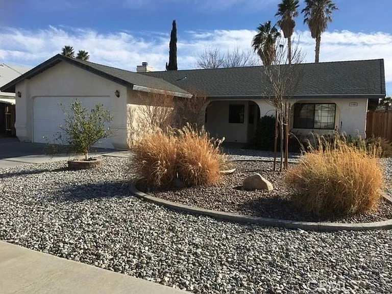 1105 Rebecca Ave — Photo 2
