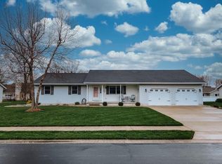 2707 Pine Hurst St, Effingham, IL 62401