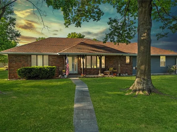 801 Shona Dr, Gallatin, MO 64640
