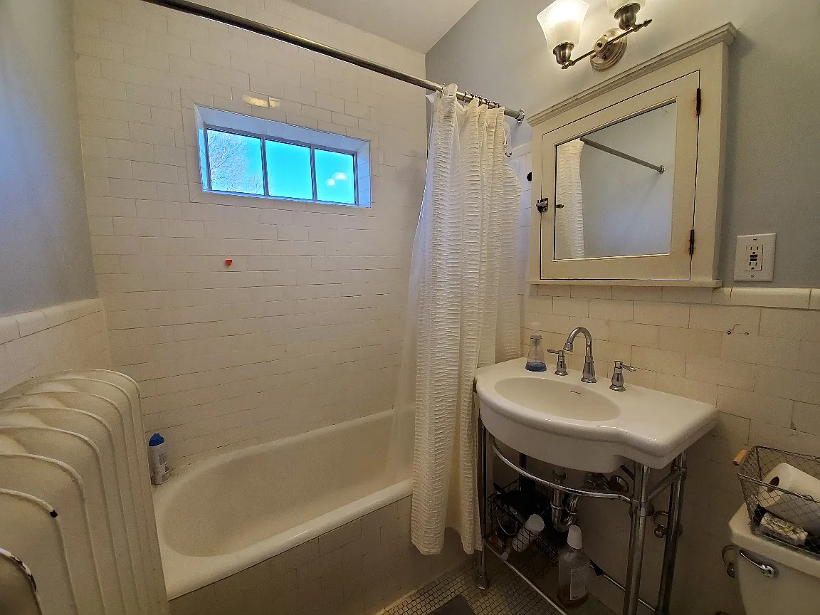 3 bed, 1400 sqft, $2,395 — Photo 2