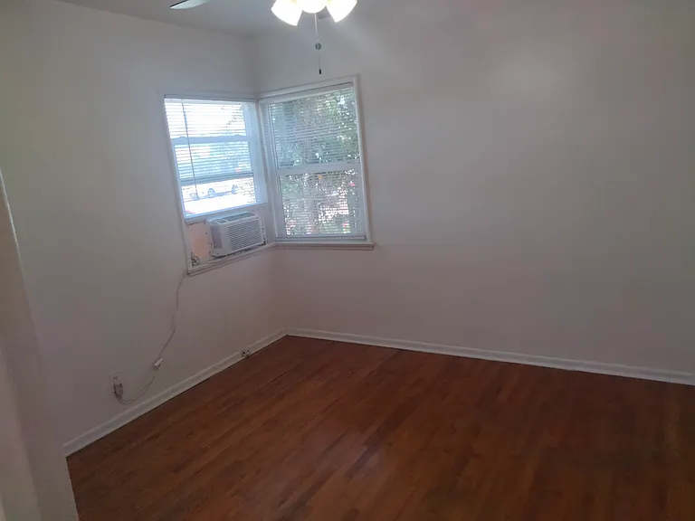 1422 N Hollywood Way — Photo 16