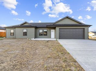 1225 Harbor Dr, Salina, KS 67401