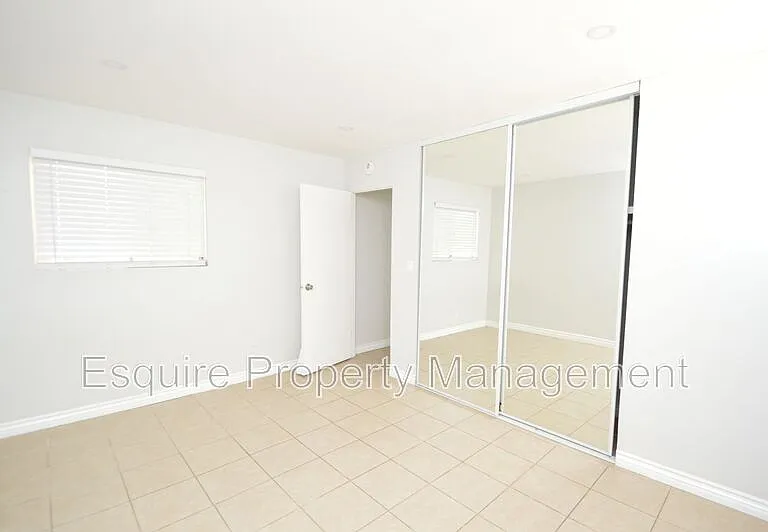 421 W 1st St #B — Photo 6