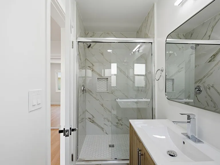 4321 Saugus Ave — Photo 32
