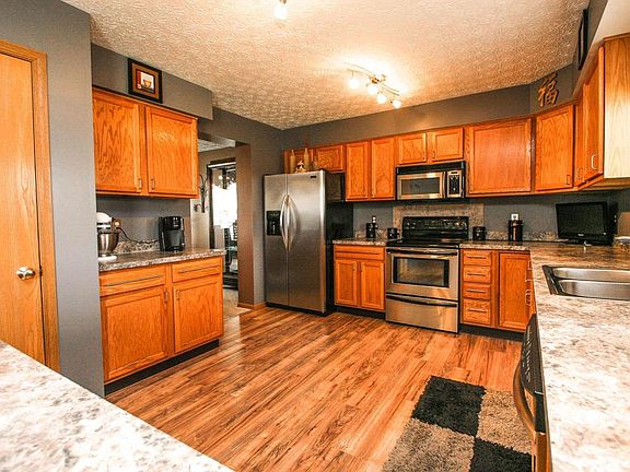 5th image of 4438 Knoll Crest Dr