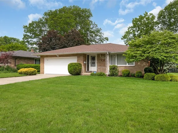 987 E Decker Dr, Seven Hills, OH 44131