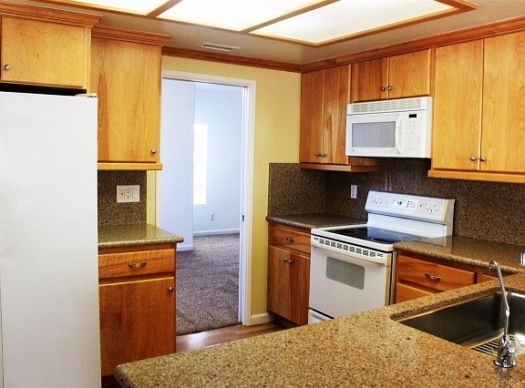 3rd image of 1688 Marbella Dr