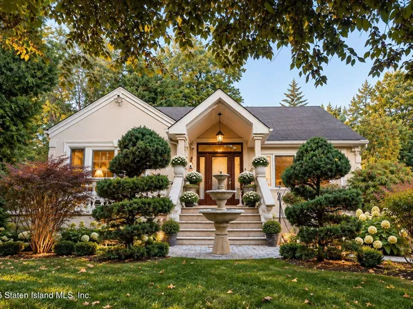 107 Midland Rd, Staten Island, NY 10308