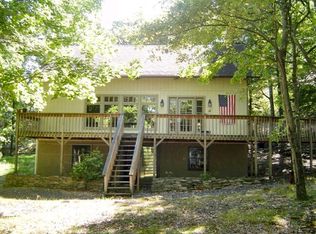 Willow Dr, Dingmans Ferry, PA 18328