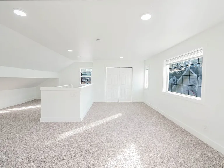 2303 Main St — Photo 16