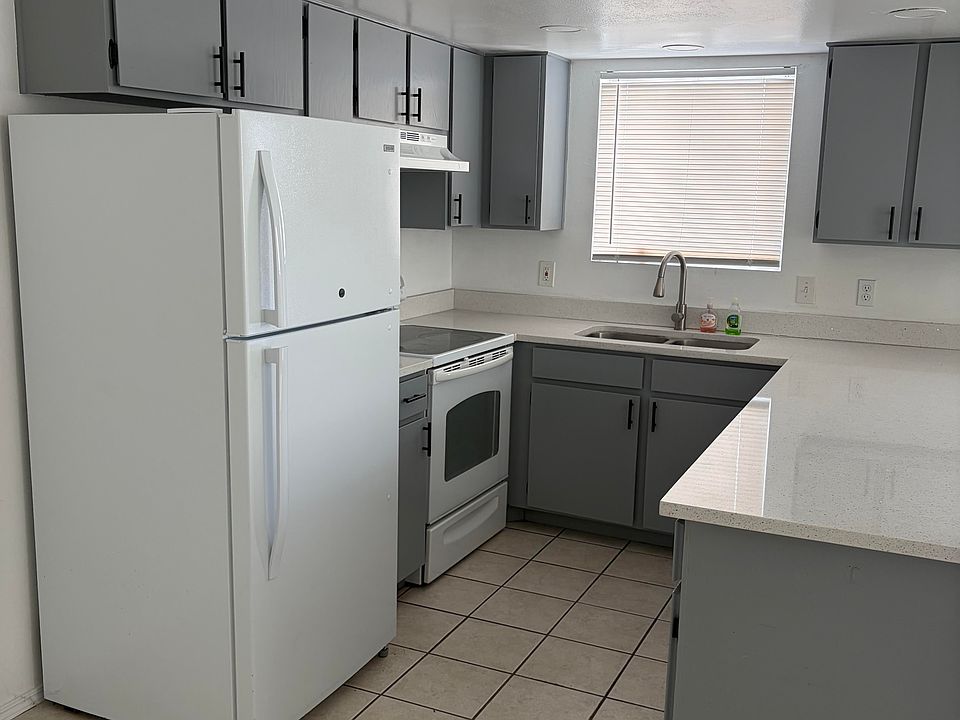 1st image of 2044 S Del Rio Dr #3