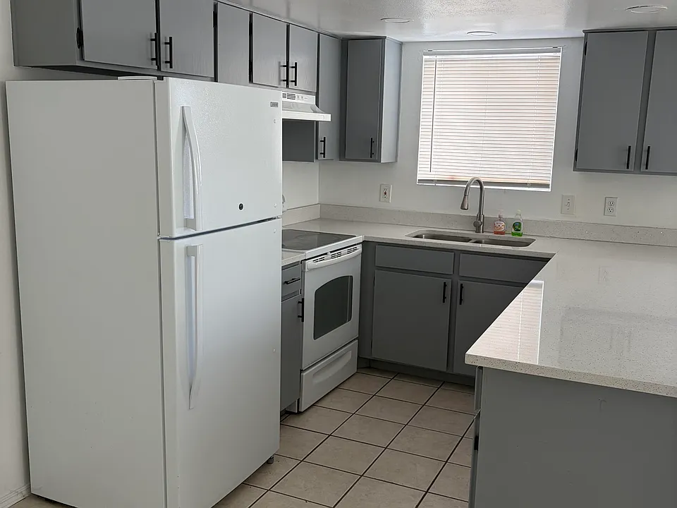 2044 S Del Rio Dr #3