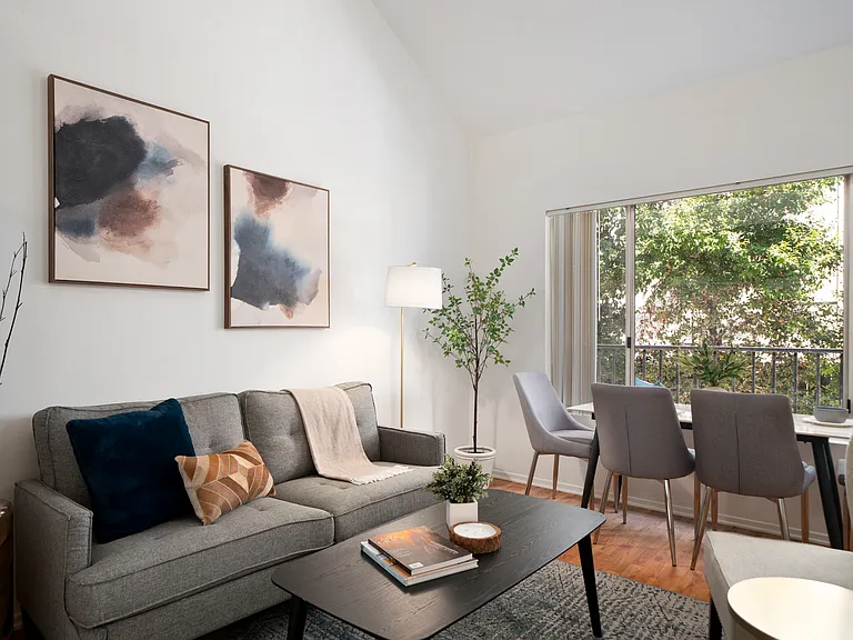 220 W Truslow Ave — Photo 8