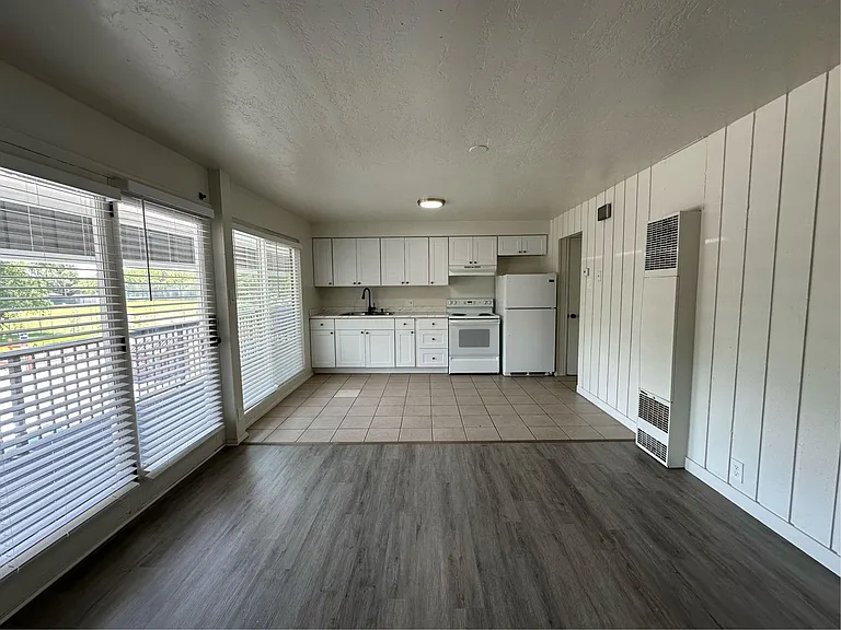 951 N Redwood Rd — Photo 12
