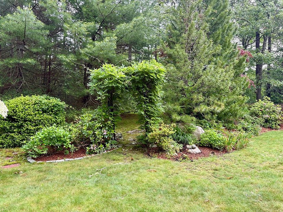2nd image of 160 Coachman Ln
