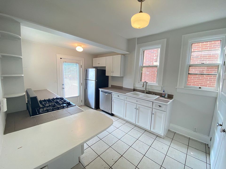 1st image of 1096 Summit St #18210020
