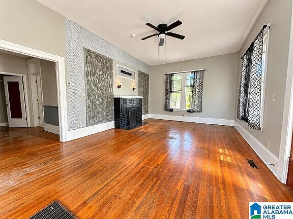 2nd image of 2030 Clarendon Ave