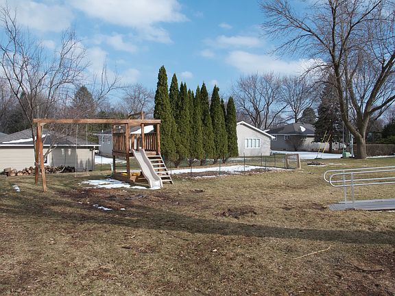 5th image of 210 Hill Ct