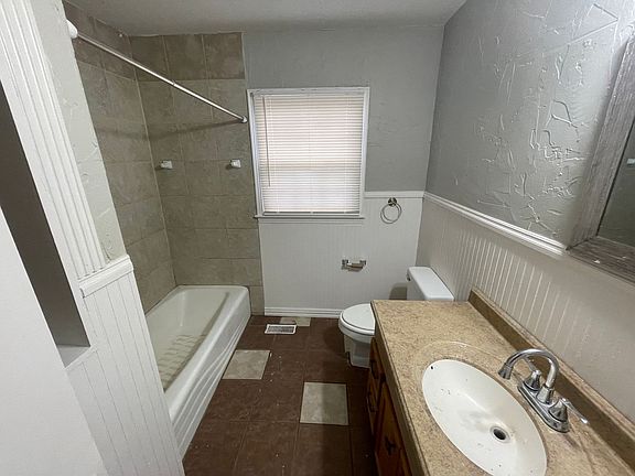 4th image of 4118 Potomac Ave