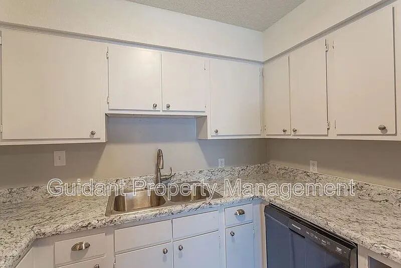 2 bed, 1.0 bath, 800 sqft, $1,195 — Photo 2