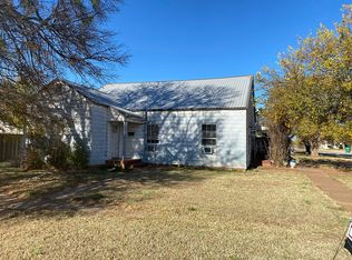 401 W Garrison Ave, Electra, TX 76360