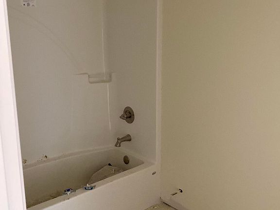 3rd image of 306 Schweitzer Ave