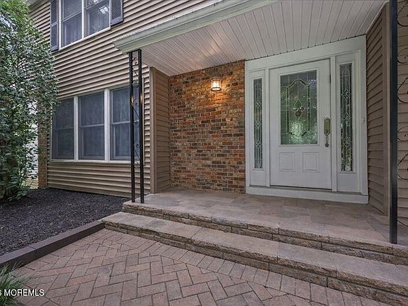 3rd image of 124 Sherwood Drive