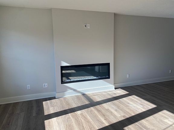 4th image of 1142 Freshfield Dr
