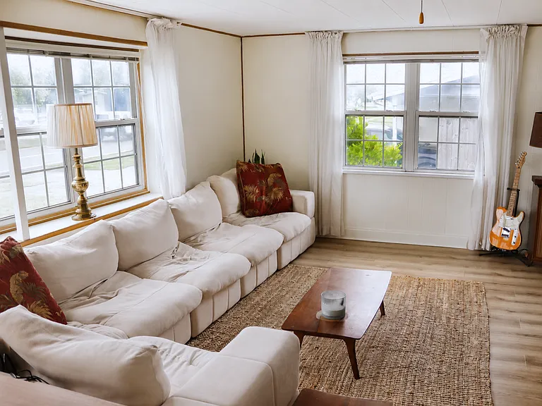 111 Shores Blvd — Photo 4