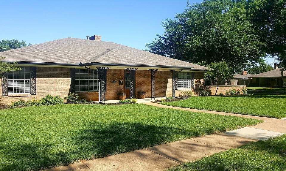 1st image of 3006 Hillcrest Dr