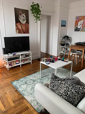 Rented by M.Grossman R.E. Management | media 12