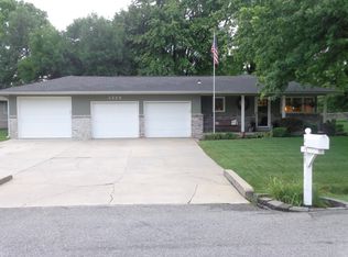 4509 Pin Oak Rd, Hutchinson, KS 67502