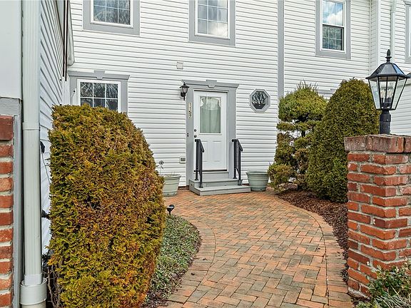 3rd image of 1157 Old Farm Rd