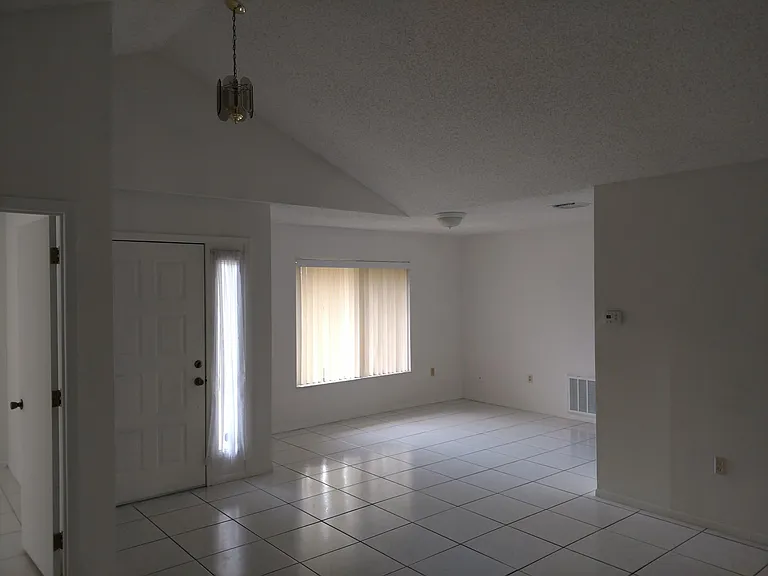 2696 La Alameda Ave — Photo 14