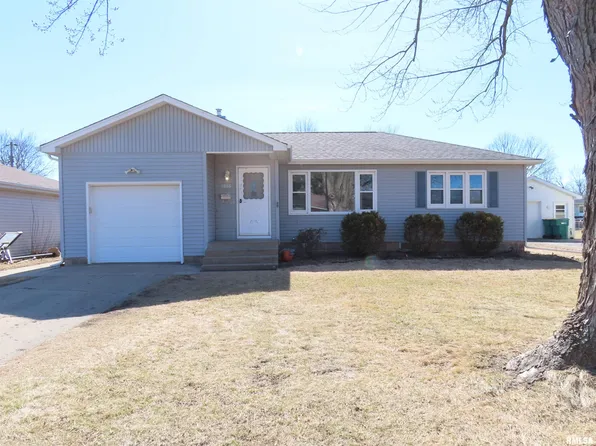 1866 Indiana Dr, Galesburg, IL 61401