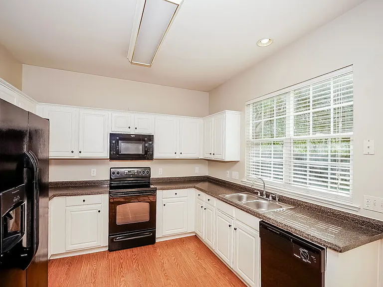 8909 Lyleton Ln — Photo 8