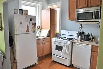 30 Glenville Avenue - unit 3 — Photo 2