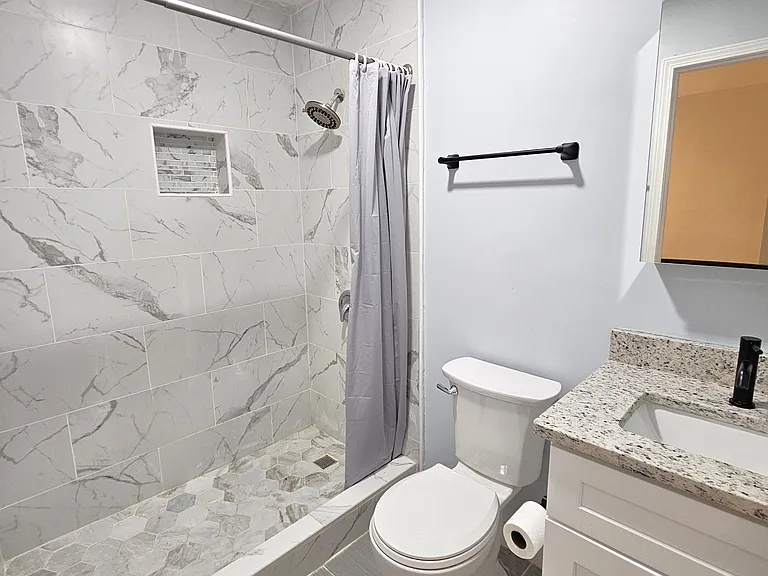35 Summercreek Dr — Photo 18