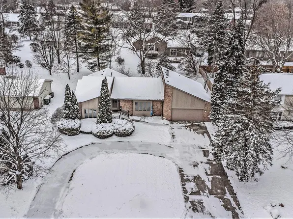 6429 Woodglen Dr, Clarkston, MI 48346