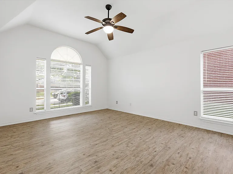 5625 Overland Dr — Photo 14