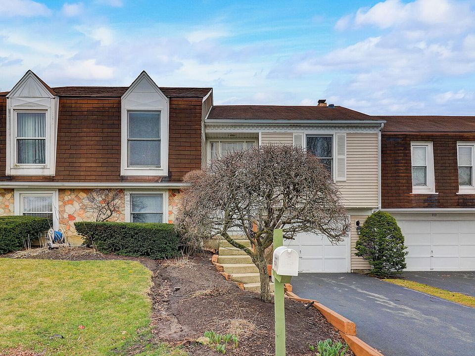 1st image of 917 Burgess Cir