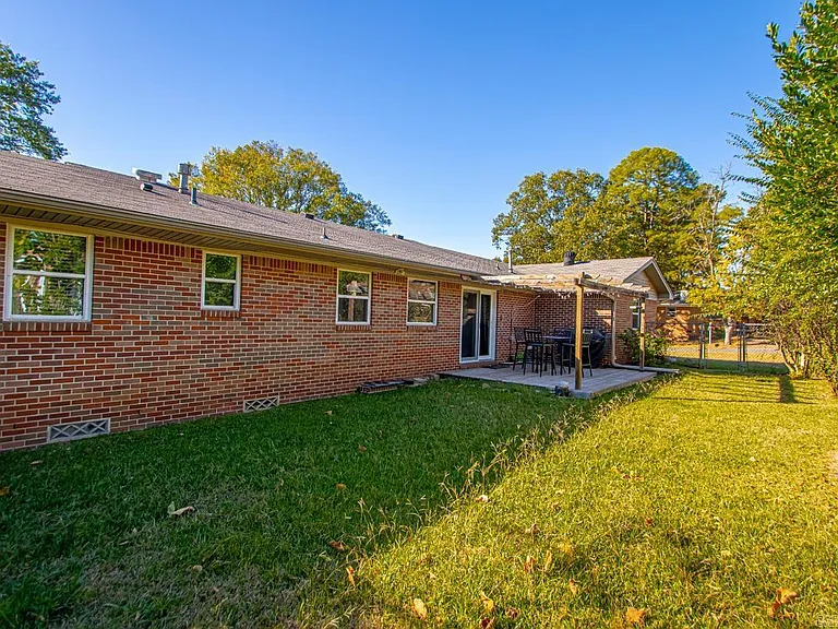 7001 Blue Bird Dr — Photo 35