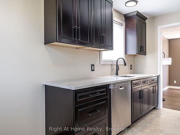 4th image of 65 Maple Ave