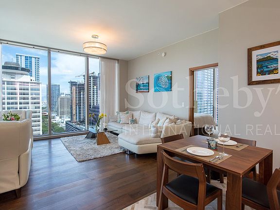 Living Room an Dining Area