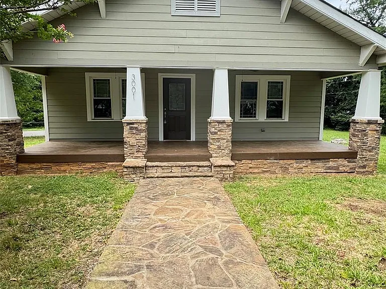 3001 Wesley Ave — Photo 1