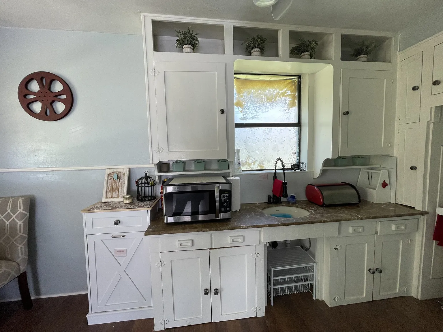 115 E Hill St — Photo 4
