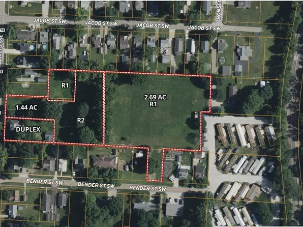 Bender St NE, Navarre, OH 44662