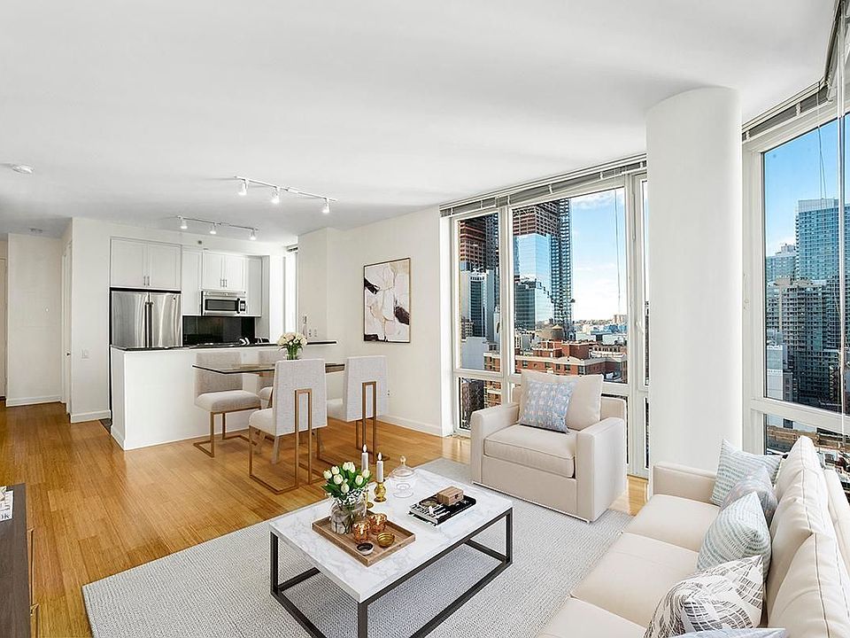 1st image of 320 W 38th St APT 1623