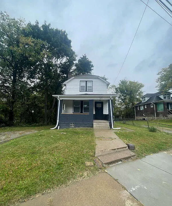 7808 Lloyd Ave