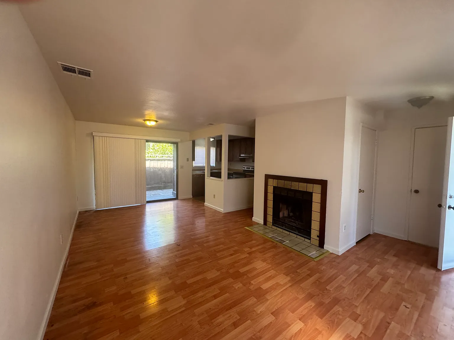 2 bed, 1.5 bath, 750 sqft, $2,100 — Photo 2
